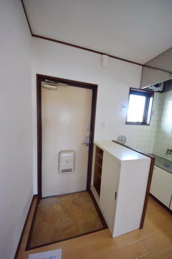 玄関(★下駄箱完備の玄関★)