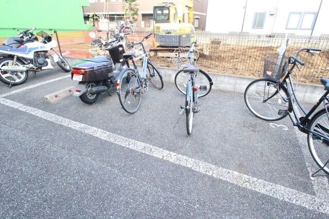 物件内観写真14　(駐輪スペース)