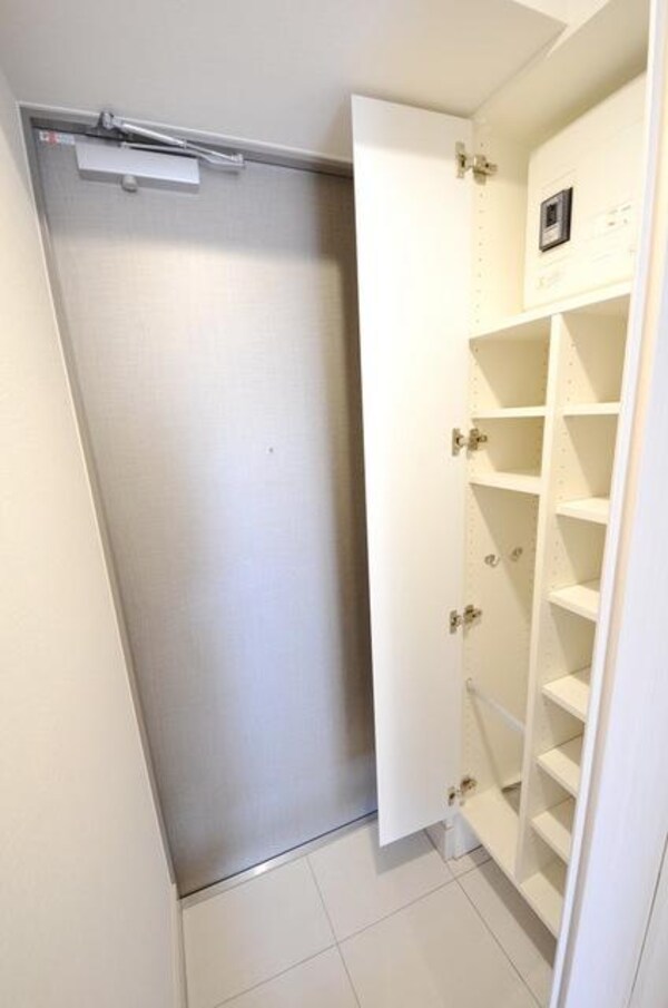 玄関(★お部屋探しはタウンハウジング高幡不動店まで★)