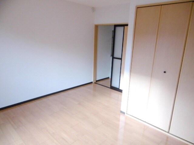 物件内観写真5　(★明るい居室で明るい毎日★)