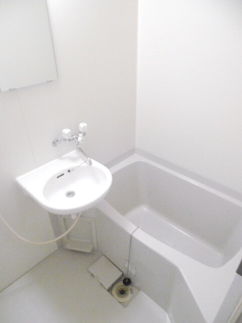 物件内観写真9　(★洗面台はバスルームにしっかりございます★)