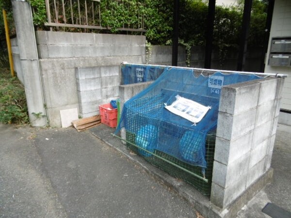 その他(★網付きのゴミ置場なのでカラスに荒らされずに済みそうです★)