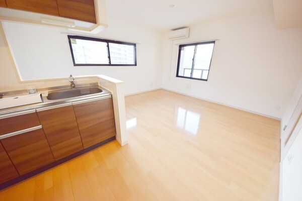 その他室内・内装(★窓が多くて明るいお部屋です★)