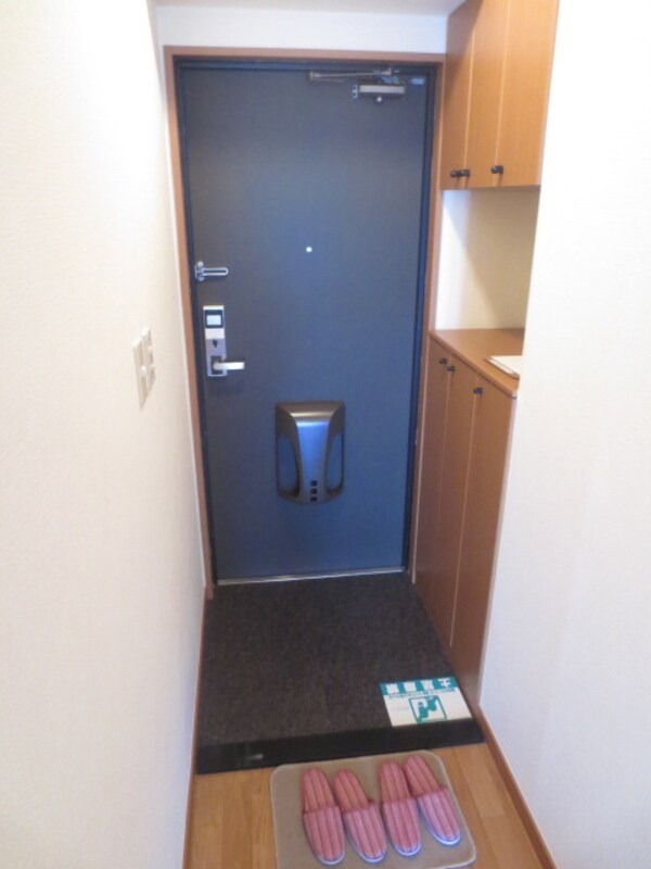 玄関(お問い合わせはタウンハウジング府中店まで！)