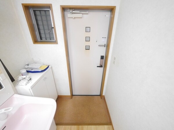玄関(★お部屋探しはタウンハウジング高幡不動店まで★)