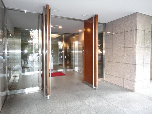 エントランス(★お部屋探しは株式会社タウンハウジング東京まで★)
