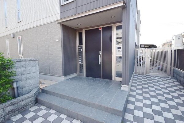 エントランス(★オートロック付きで安心ですね★)