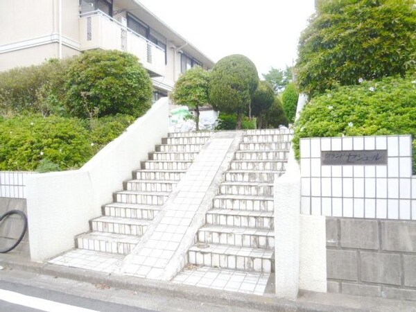 エントランス(★同物件別号室の参考写真です★)