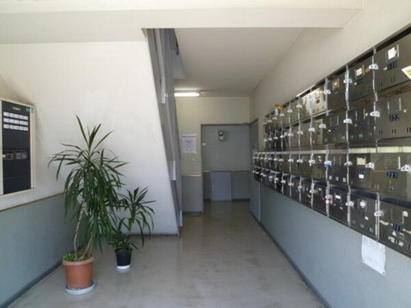 エントランス(★共有スペースも綺麗にされています★)