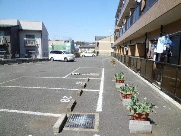 駐車場(★広めの敷地で駐車もしやすいです★)