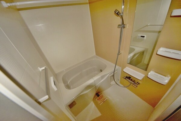 バス／シャワールーム等(★清潔感のあるお風呂です★)