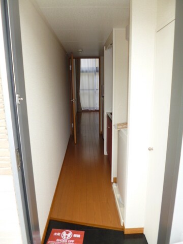 物件内観写真5　(★玄関からの目線です★)