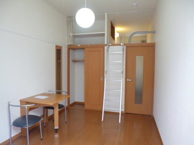 物件内観写真8　(★綺麗なフローリングですね★)