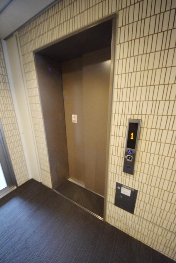 設備(エレベーターです)
