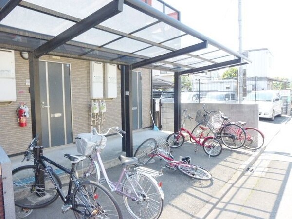 駐車場(★駐輪場は屋根付きです★)