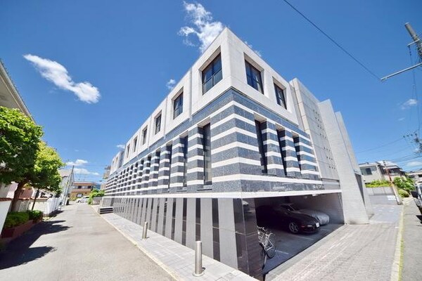 外観(★ＲＣ造2階建てマンションです★)