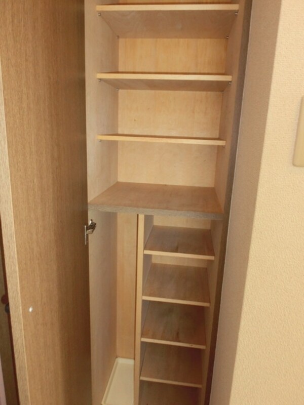 玄関(★大型シューズＢＯＸです★)
