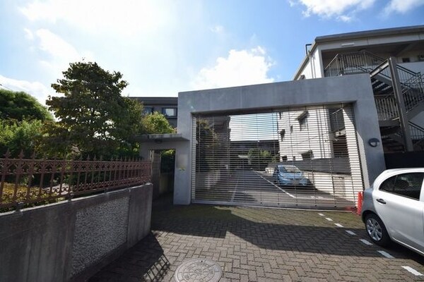 エントランス(★敷地内のシャッターです★)