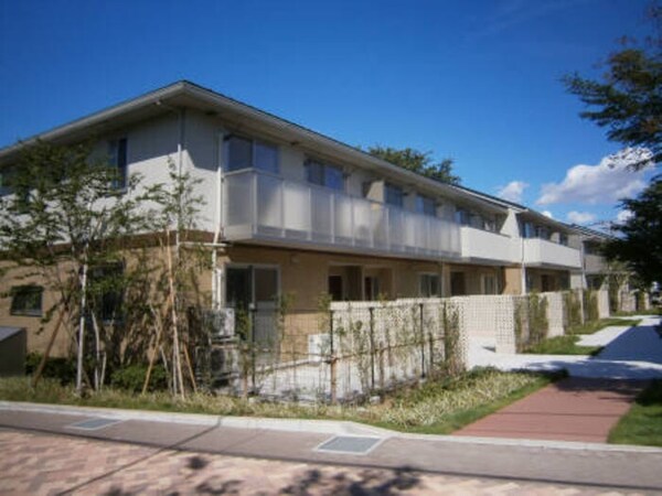 エントランス(★１２０戸の賃貸物件で町並みを形成しております★)