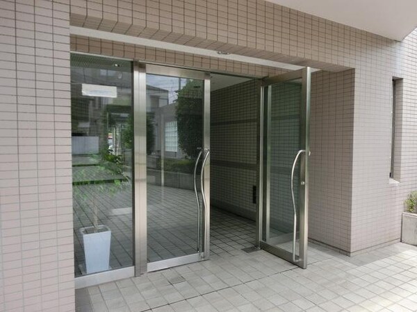 エントランス(★おしゃれなエントランスですよ★)