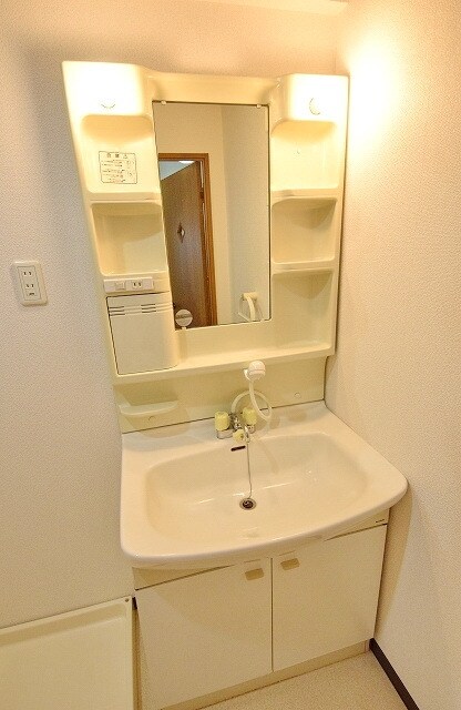 物件内観写真11　(おおきい洗面台です)