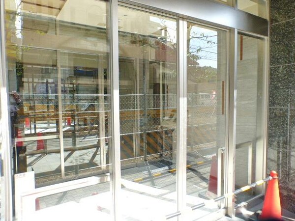 エントランス(建物入口のエントランスです)