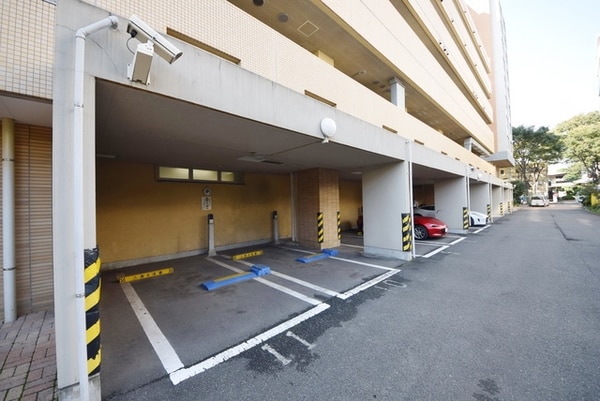 駐車場(★敷地内コインパーキング上、駐車場は地下に有ります★)
