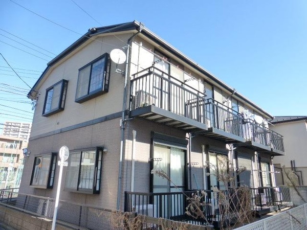 外観(住宅街にあります)