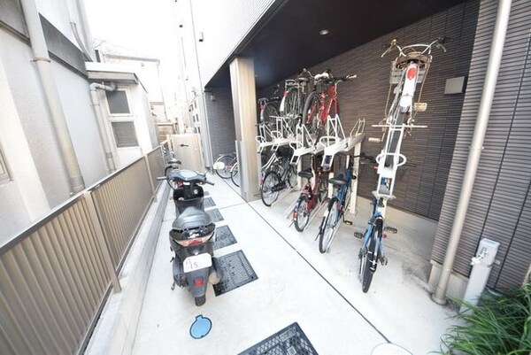 駐車場(★敷地内の駐輪場をお使いいただけます★)