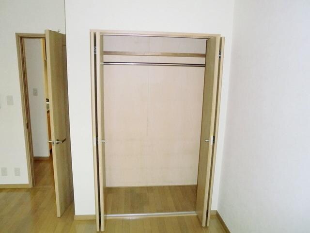 物件内観写真8　(★収納豊富なクローゼットです★)