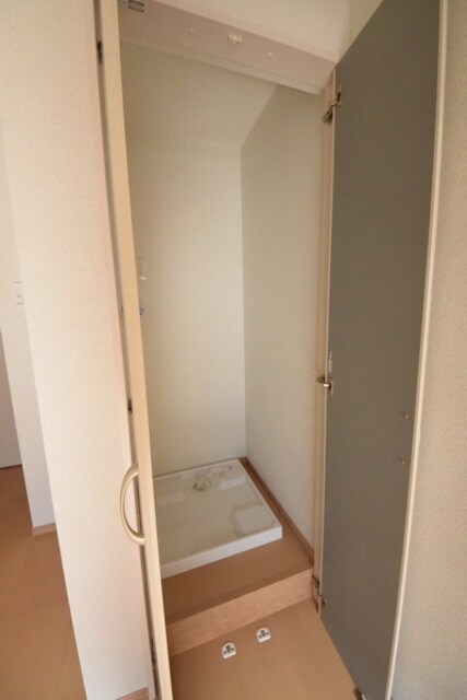 物件内観写真2　(洗濯機置場)