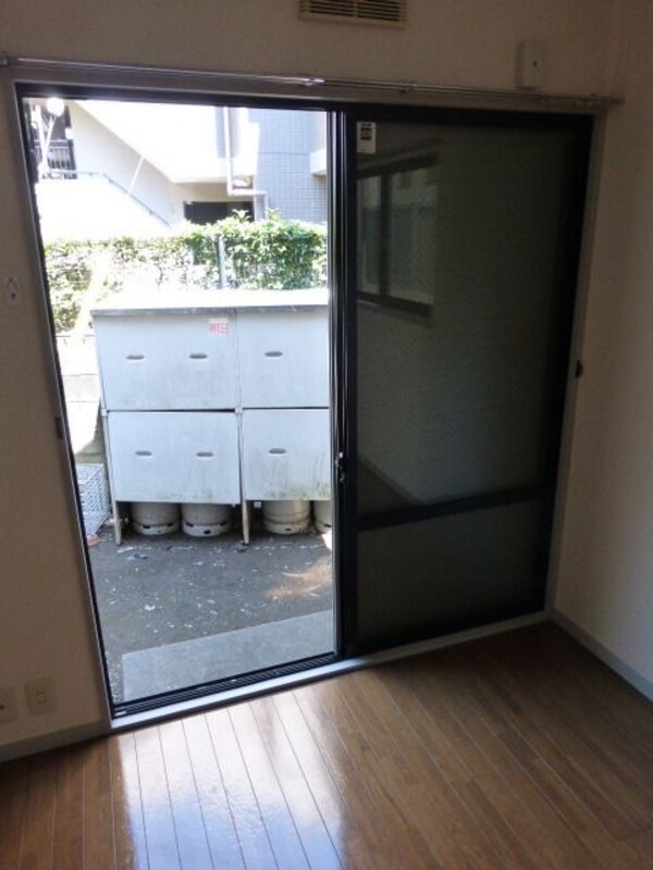 寝室(★施錠のできる雨戸です★)