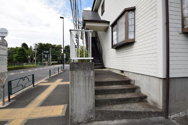 エントランス(入り口は2か所です)