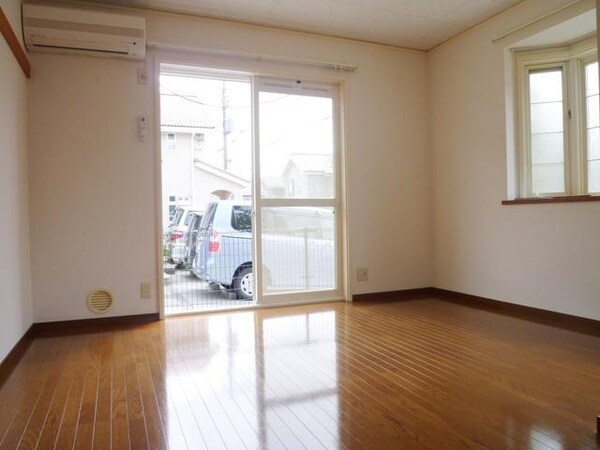 リビング・居室(明るい室内)