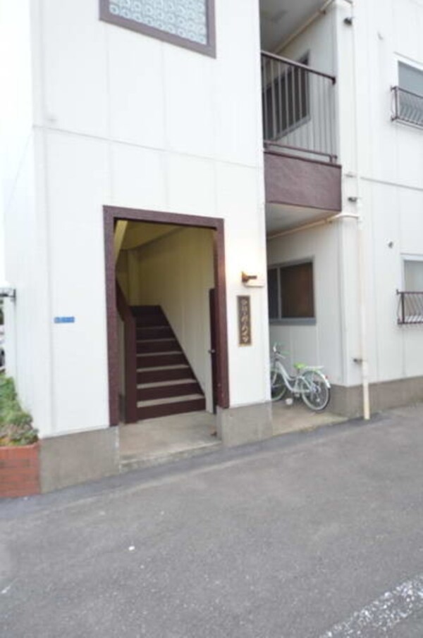 エントランス(入口はこちら)