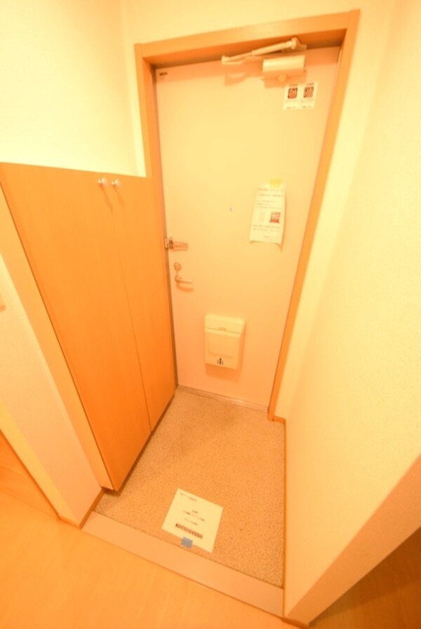 玄関(★下駄箱が大きいので靴が多くても安心です★)