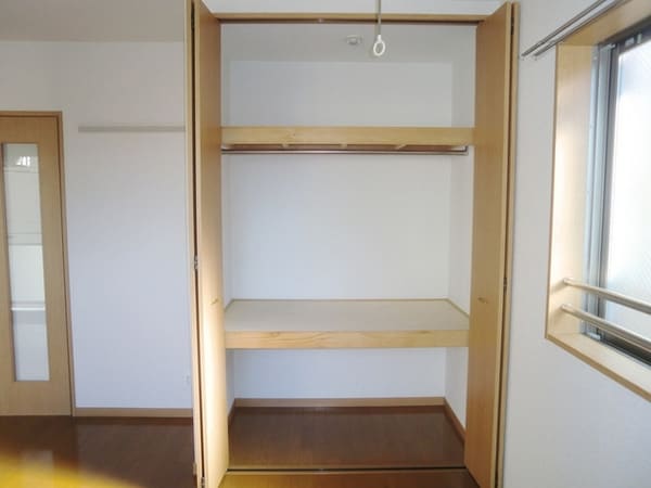 設備(★クローゼットタイプに押入れ機能も兼ね備えてます★)
