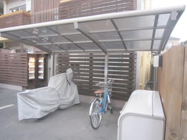 設備(★　屋根付き駐輪場　★)