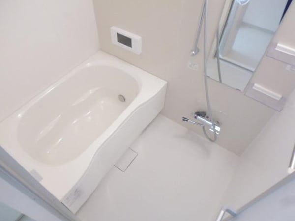 バス／シャワールーム等(★液晶小型のテレビ、追い焚き、浴室乾燥機付の便利なバスルー…)