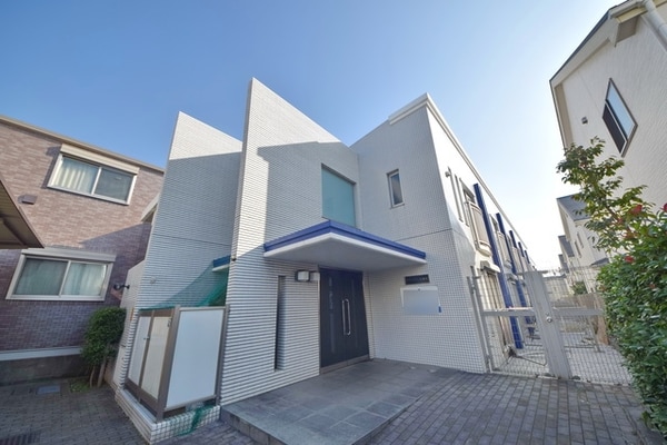外観(★お洒落なタイル張り・オートロック・閑静な住宅街★)