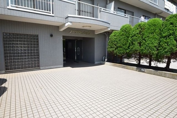 エントランス(タウンハウジング府中店まで)
