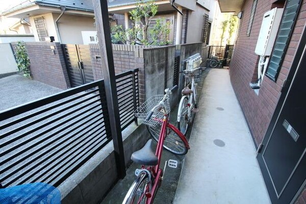 共有部分(★皆さまこちらに自転車を置かれています★)