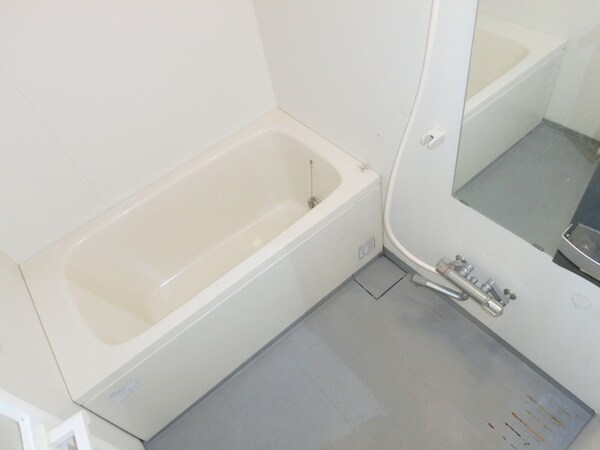 バス／シャワールーム等(★追焚き・浴室乾燥機能付きの広めなバスルームです★)