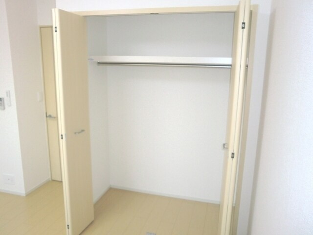 物件内観写真9　(★収納は広めなクローゼットタイプです★)