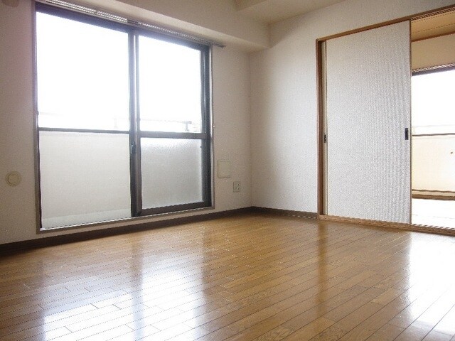 物件内観写真2　(★ＤＫ８．１帖★)