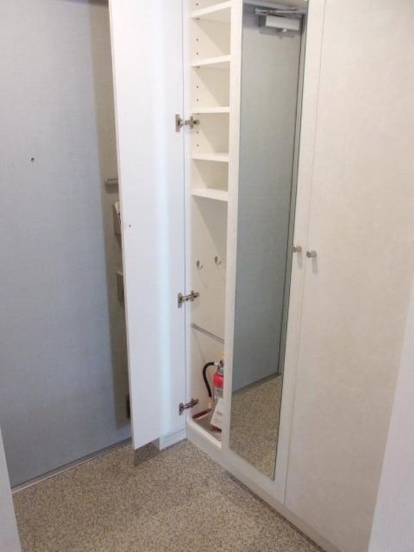 玄関(★玄関・姿見鏡付き大型収納靴箱★)