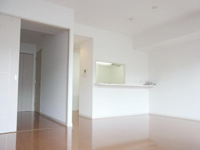 物件内観写真9　(★LDK13.6帖)