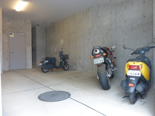 駐車場(★バイク置場です★)