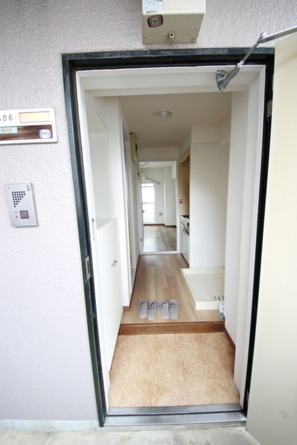 玄関(★リフォームされてますので内装もきれいです★)