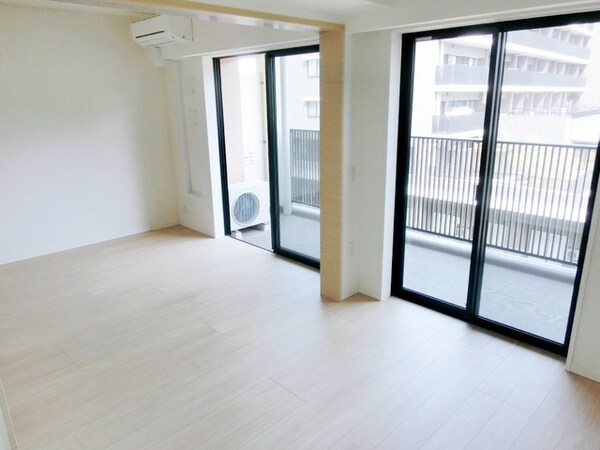 その他室内・内装(★白いフローリングで明るいお部屋です★)